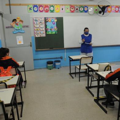 CAXIAS DO SUL, RS, BRASIL (03/05/2021)Volta às aulas na rede Municipal em Caxias do Sul. Escola Fioravante Webber. (Antonio Valiente/Agência RBS)<!-- NICAID(14772488) -->