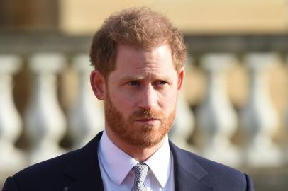 Britains Prince Harry, Duke of Sussex gestures as he watches children play rugby league prior to the draw for the Rugby League World Cup 2021 at Buckingham Palace in London on January 16, 2020. (Photo by Jeremy Selwyn / POOL / AFP)