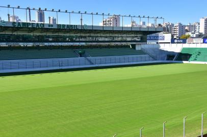 Reforma do gramado do Estádio Alfredo Jaconi e de instações, que ficarão prontas para a estreia na Série A.<!-- NICAID(14776482) -->