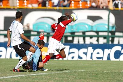 Final do Brasileirão 2005 - Corinthians x Inter - pênalti não marcado em Tinga - 24/09/2007