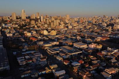 CAXIAS DO SUL, RS, BRASIL, 06/08/2020.  Os 20 temas para as eleições municipais de 2020 em Caxias do Sul. Na foto, vistas aéreas da cidade. (Porthus Junior/Agência RBS)<!-- NICAID(14562411) -->