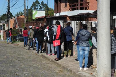 CAXIAS DO SUL, RS, BRASIL (15/05/2021)feirão de empregos com 200 vagas em agência de recursos humanos no Desvio Rizzo. (Antonio Valiente/Agência RBS)<!-- NICAID(14784347) -->