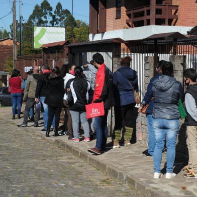 CAXIAS DO SUL, RS, BRASIL (15/05/2021)feirão de empregos com 200 vagas em agência de recursos humanos no Desvio Rizzo. (Antonio Valiente/Agência RBS)<!-- NICAID(14784347) -->