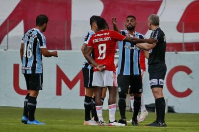 PORTO ALEGRE, RS, BRASIL - 16.05.2021 - O Inter recebe o Grêmio no Beira-Rio em jogo válido pela final do Campeonato Gaúcho 2021. (Foto: Lauro Alves/Agencia RBS)<!-- NICAID(14784567) -->