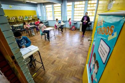 Retorno das aulas na rede municipal para estudantes do 6º ao 9º ano registra 67% de presença<!-- NICAID(14785723) -->