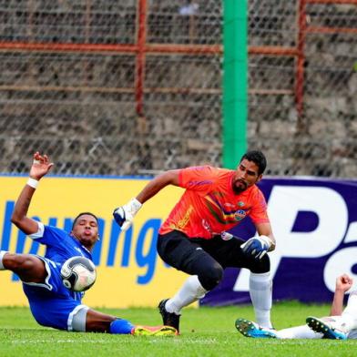 VERANÓPOLIS, RS, BRASIL - 03-04-2016 - A história de um rebaixamento. Estamos acompanhando a trajetória do Cruzeiro, de Porto Alegre, no Gauchão e sua luta contra o rebaixamento. As dificuldades e o drama da equipe do Cruzeiro de Porto Alegre. (FOTO: LAURO ALVES/AGÊNCIA RBS)<!-- NICAID(12115775) -->