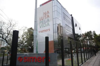 PORTO ALEGRE, RS, BRASIL, 01-10-2018. Fachada do Sindicato dos Médicos do Rio Grande do Sul (SIMERS), na Rua Coronel Corte Real, 975 - Petrópolis. (CAMILA DOMINGUES/AGÊNCIA RBS)<!-- NICAID(13765057) -->