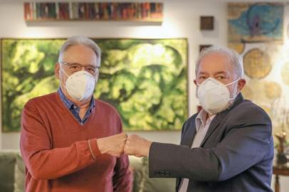 Os ex-presidentes Luiz Inácio Lula da Silva (PT) e Fernando Henrique Cardoso (PSDB) se reuniram para um almoço em São Paulo, na quinta-feira (20). O encontro foi promovido por Nelson Jobim, que foi ministro em governos do petista e do tucano.<!-- NICAID(14790068) -->