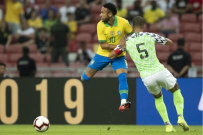 Neymar sofreu lesão muscular no amistoso da Seleção Brasileira contra a Nigéria