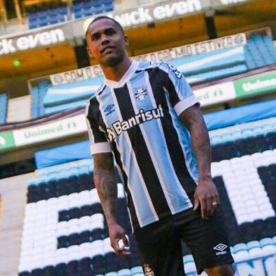 Douglas Costa na Arena do Grêmio.<!-- NICAID(14792443) -->