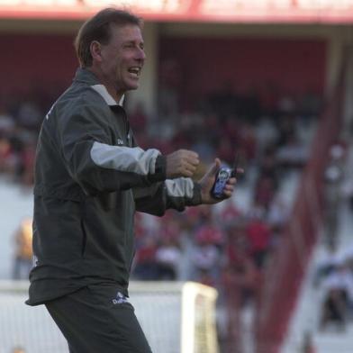 Inter x Juventude no estádio Beira-Rio(dia 24/07/04),Técnico do juventude Ivo Wortmann<!-- NICAID(1582211) -->