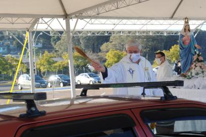 FARROUPILHA, RS, BRASIL (26/05/2021)142 romaria de Caravaggio acontece em modelo drive thru. (Antonio Valiente/Agência RBS)<!-- NICAID(14792912) -->