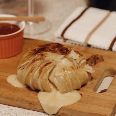 Receita de queijo folhado com geleia de pimenta