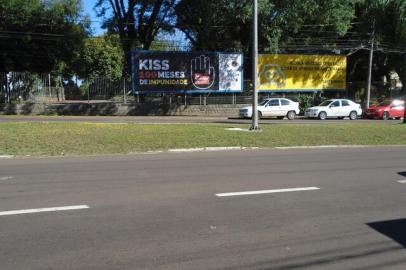 Outdoor de campanha que cobra justiça para o caso Kiss