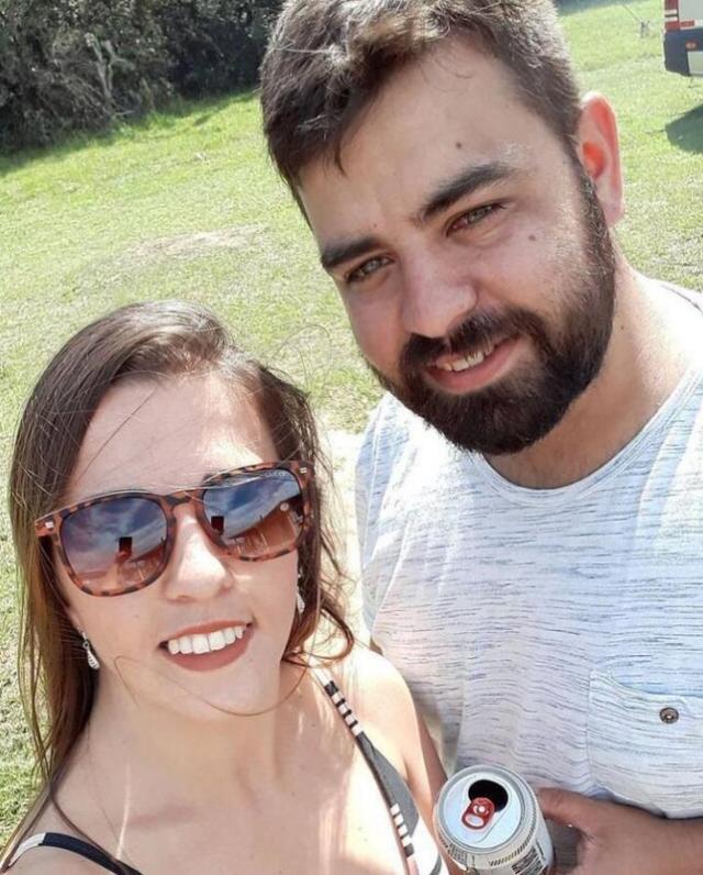 Maria Carolina Bitencourt, 29 anos, e Luiz Carlos Duarte, 31 anos, de Viamão<!-- NICAID(14793079) -->