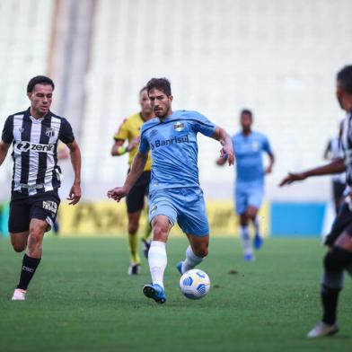 Gremio x CearaRS - FUTEBOL/CAMPEONATO BRASILEIRO 2021 /GREMIO X CEARA - ESPORTES - Lance da partida entre Gremio e Ceara disputada na tarde deste domingo, na Arena Castelao, em Fortaleza, em partida valida pela Campeonato Brasileiro 2021. FOTO: LUCAS UEBEL/GREMIO FBPAEditoria: SPOLocal: FortalezaIndexador: Lucas UebelSecao: futebolFonte: Gremio.netFotógrafo: Gremio x Ceara<!-- NICAID(14796312) -->