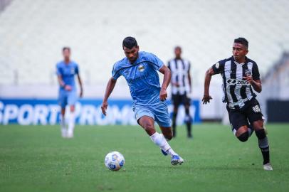 Gremio x CearaRS - FUTEBOL/CAMPEONATO BRASILEIRO 2021 /GREMIO X CEARA - ESPORTES - Lance da partida entre Gremio e Ceara disputada na tarde deste domingo, na Arena Castelao, em Fortaleza, em partida valida pela Campeonato Brasileiro 2021. FOTO: LUCAS UEBEL/GREMIO FBPAEditoria: SPOLocal: FortalezaIndexador: Lucas UebelSecao: futebolFonte: Gremio.netFotógrafo: Gremio x Ceara<!-- NICAID(14796315) -->