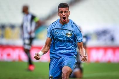 Gremio x CearaRS - FUTEBOL/CAMPEONATO BRASILEIRO 2021 /GREMIO X CEARA - ESPORTES - Lance da partida entre Gremio e Ceara disputada na tarde deste domingo, na Arena Castelao, em Fortaleza, em partida valida pela Campeonato Brasileiro 2021. FOTO: LUCAS UEBEL/GREMIO FBPAEditoria: SPOLocal: FortalezaIndexador: Lucas UebelSecao: futebolFonte: Gremio.netFotógrafo: Gremio x Ceara<!-- NICAID(14796338) -->