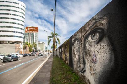 PORTO ALEGRE, RS, BRASIL - Imagens do Muro da Mauá junto ao Cais do Porto.Indexador: Jefferson Botega<!-- NICAID(14797686) -->