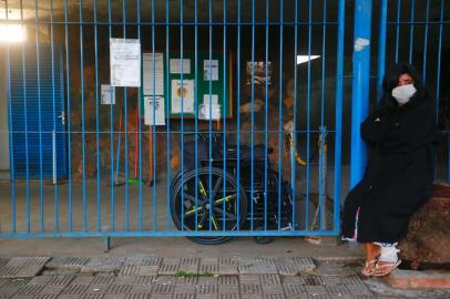 PORTO ALEGRE, RS, BRASIL,  04/06/2021- Agência do INSS fechada: por conta de um feriadão no serviço federal, o INSS não abrirá para perícias nesta sexta. Porém, beneficiários tinham perícia marcada. Na foto, agência do INSS na avenida Bento Gonçalves, Foto: Lauro Alves / Agencia RBS<!-- NICAID(14800652) -->