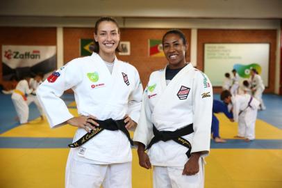 PORTO ALEGRE, RS, BRASIL - 10.02.2020 - Atletas de judô da Sogipa e da seleção brasileira. Na imagem: Aléxia Castilhos (esq) e Ketleyn Quadros (dir). (Foto: Jefferson Botega/Agencia RBS)<!-- NICAID(14414249) -->