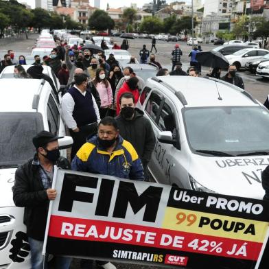 PORTO ALEGRE, RS, BRASIL,  08/06/2021- Protesto de motoristas de aplicativo que pedem reajuste nos valores das corridas. Foto: Ronaldo Bernardi / Agencia RBS<!-- NICAID(14803364) -->