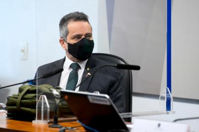 Comissão Parlamentar de Inquérito da Pandemia (CPIPANDEMIA) realiza oitiva do ex-secretário-executivo do Ministério da Saúde. O objetivo é esclarecer suas ações nas compras e abastecimento de insumos para os estados durante a crise sanitária.À mesa, ex-secretário-executivo do Ministério da Saúde, coronel Antônio Elcio Franco Filho.Foto: Marcos Oliveira/Agência SenadoIndexador: Marcos OliveiraFonte: AgÃªncia SenadoFotógrafo: mo <!-- NICAID(14804710) -->