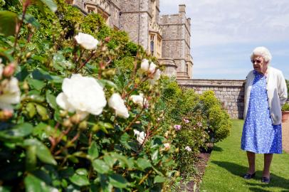 Britains Queen Elizabeth II views a flower bed in the grounds of Windsor Castle, after she was presented with a Duke of Edinburgh rose, named in memory of her late husband Prince Philip, the Duke of Edinburgh, by the President of the Royal Horticultural Society, Keith Weed (unseen), at Windsor Castle in Windsor, west of London, on June 2, 2021. - The newly bred deep pink commemorative rose from Harkness Roses has officially been named in memory of the Duke of Edinburgh. A royalty from the sale of each rose will go to The Duke of Edinburghs Award Living Legacy Fund which will give more young people the opportunity to take part in the Duke of Edinburgh Award. (Photo by Steve Parsons / POOL / AFP)<!-- NICAID(14805507) -->