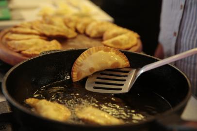 PORTO ALEGRE, RS, BRASIL - 2018.10.25 - Fotos das receitas do caderno especial sobre Pastel, do Destemperados. (Foto: ANDRÉ ÁVILA/ Agência RBS)<!-- NICAID(13801762) -->