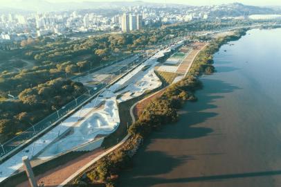 PORTO ALEGRE, RS, BRASIL,  01/06/2021- Andamento dos quase 12 quilômetros de obras na Orla do Guaíba que vão desde a região das docas do Cais Mauá, atrás da rodoviária, até o iate clube Guaíba, na Diário de Notícias. Foto: Lauro Alves / Agencia RBS<!-- NICAID(14797533) -->