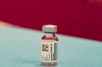 A vial of the Johnson  & Johnson Covid-19 vaccine is viewed at Hartford Hospital in Hartford, Connecticut, on March 3, 2021. - Some 7,400 vials of the Johnson & Johnson Covid-19 single shot vaccine were delivered and an initial offering of the vaccine was given to ten members of the public. (Photo by Joseph Prezioso / AFP)<!-- NICAID(14727675) -->