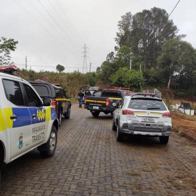 Uma denúncia de som alto e perturbação levou a Guarda Municipal de Bento Gonçalves a dispersar uma aglomeração no bairro Santo Antão na manhã deste doming0 (20). Cerca de 20 jovens estavam consumindo bebida alcoólica no local.<!-- NICAID(14813496) -->