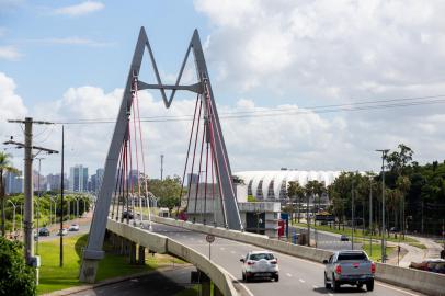 PORTO ALEGRE, RS, BRASIL,  06/12/2018 : Viaduto Abdias do Nascimento (perto do Beira-Rio) - Situação dos viadutos de POA. Especial da editoria de POA para a Superedição. Matéria sobre como funciona a fiscalização dos viadutos da cidade (em razão do que houve em SP). Para ilustrar a matéria, vamos registrar alguns viadutos da capital. (Omar Freitas/Agência RBS)<!-- NICAID(13864542) -->