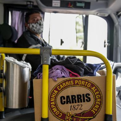 PORTO ALEGRE, RS, BRASIL - 23/06/2021Frota de ônibus da Carris funcionará como ponto de coleta de doações para a campanha do agasalho de 2021.<!-- NICAID(14816196) -->