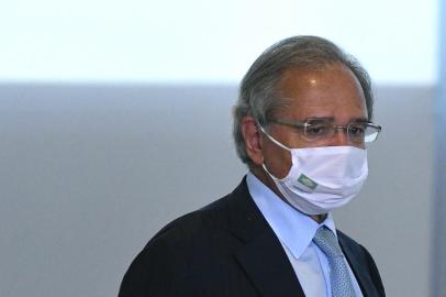 Brasília, DF- Ministro da Economia, Paulo Guedes, durante cerimônia de posse do Ministro de Estado da Cidadania e do Ministro de Estado Chefe da Secretaria-Geral da Presidência da República; e sanção da Lei da Autonomia do Banco Central, no salão nobre do Palácio do Planalto, em Brasília FOTO: EDU ANDRADE/Ascom/ME<!-- NICAID(14743225) -->