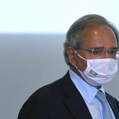 Brasília, DF- Ministro da Economia, Paulo Guedes, durante cerimônia de posse do Ministro de Estado da Cidadania e do Ministro de Estado Chefe da Secretaria-Geral da Presidência da República; e sanção da Lei da Autonomia do Banco Central, no salão nobre do Palácio do Planalto, em Brasília FOTO: EDU ANDRADE/Ascom/ME<!-- NICAID(14743225) -->