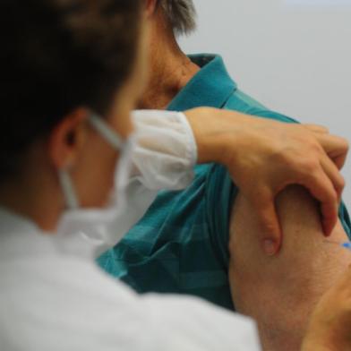 CAXIAS DO SUL, RS, BRASIL, 13/02/2021. Sete UBSs estarão abertas neste sábado para aplicação da primeira dose da vacina contra a covid-19 em idosos com 80 anos ou mais. Na foto, UBS Cruzeiro. (Porthus Junior/Agência RBS)<!-- NICAID(14714031) -->