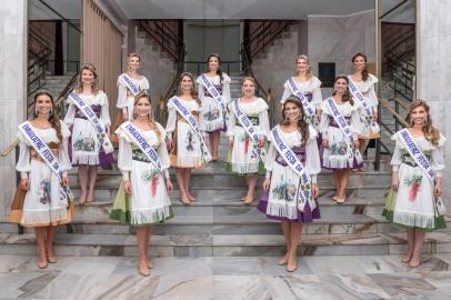 Fotos das 12 candidatas ao título de rainha e princesas da Festa da Uva 2022.<!-- NICAID(14808626) -->