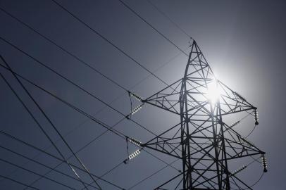 PORTO ALEGRE, RS, BRASIL, 09-02-2021: Torre de energia elétrica em subestação da Ceee na avenida Ipiranga. A Companhia Estadual de Energia Elétrica pode ir a leilão no final de março. (Foto: Mateus Bruxel / Agência RBS)<!-- NICAID(14710003) -->