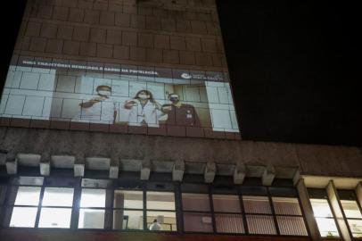 Celebração de 42 anos do Hospital Mãe de Deus foi transmitida ao vivo nas redes sociais, homenageou corpo de funcionários e pacientes da instituição. A cerimônia teve também a presença de um quarteto de cordas.<!-- NICAID(14822486) -->