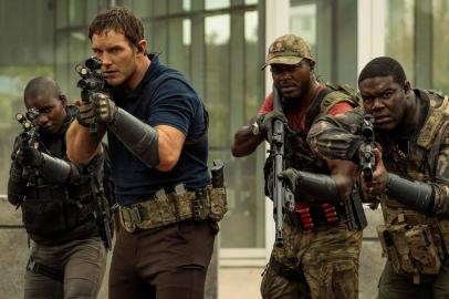 CHRIS PRATT, EDWIN HODGE, and SAM RICHARDSON stars in THE TOMORROW WAR (A Guerra do Amanhã)<!-- NICAID(14822439) -->