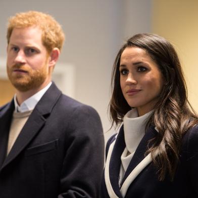 Britains Prince Harry (L) and his fiancee US actress Meghan Markle (R) visit Nechells Wellbeing Centre to join Coach Core apprentices taking part in a training masterclass in Birmingham, central England on March 8, 2018. .Prince Harry and Meghan Markle visited Birmingham to learn more about the work of two projects which support young people from the local community. The Coach Core apprenticeship scheme was designed by The Royal Foundation of The Duke and Duchess of Cambridge and Prince Harry to train young people aged 16 - 24 with limited opportunities to become sports coaches and mentors within their communities. / AFP PHOTO / POOL / Oli SCARFF