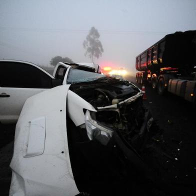 MONTE NEGRO,RS,BRASIL,2021,07,05.Acidente fatal entre caminhonte e carreta no km 415 da BR 386,carreta fez retorno não permitido e a caminhonte a cabou colidindo  na carreta.(RONALDO BERNARDI/AGENCIA RBS).<!-- NICAID(14825698) -->