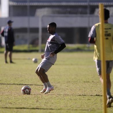 CAXIAS DO SUL, RS, BRASIL, 06/07/2021 - Treino da equipe SER Caxias, no centro de treinamento. (Marcelo Casagrande/Agência RBS)<!-- NICAID(14827414) -->