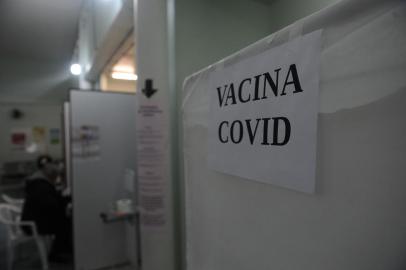 CAXIAS DO SUL, RS, BRASIL (18/09/2021)Maiores de 50 anos recebem vacina da Pfizer na UBS Cruzeiro. (Antonio Valiente/Agência RBS)<!-- NICAID(14812223) -->