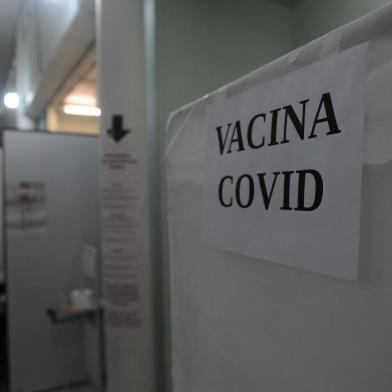 CAXIAS DO SUL, RS, BRASIL (18/09/2021)Maiores de 50 anos recebem vacina da Pfizer na UBS Cruzeiro. (Antonio Valiente/Agência RBS)<!-- NICAID(14812223) -->