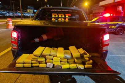 Após perseguição PRF e BM prendem três traficantes com 30 quilos de maconha em Caxias do Sul<!-- NICAID(14829820) -->