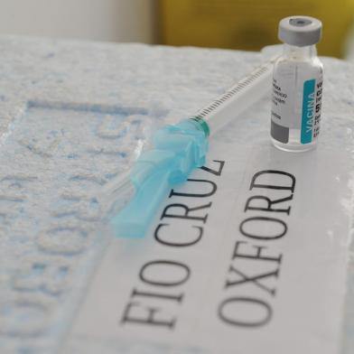 CAXIAS DO SUL, RS, BRASIL (03/06/2021)Professores recebem primeira dose da vacina Oxford/AstraZeneca em UBSs de Caxias do Sul. Na foto, UBS Cinquentenário.  (Antonio Valiente/Agência RBS)<!-- NICAID(14799785) -->