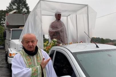 Carreata com estátua do Padre Reus ocorre neste domingo em <!-- NICAID(14830823) -->