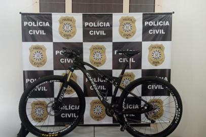 Homem de Campo Bom é preso em flagrante após colocar à venda nas redes sociais bicicleta furtada em Novo Hamburgo.<!-- NICAID(14831182) -->